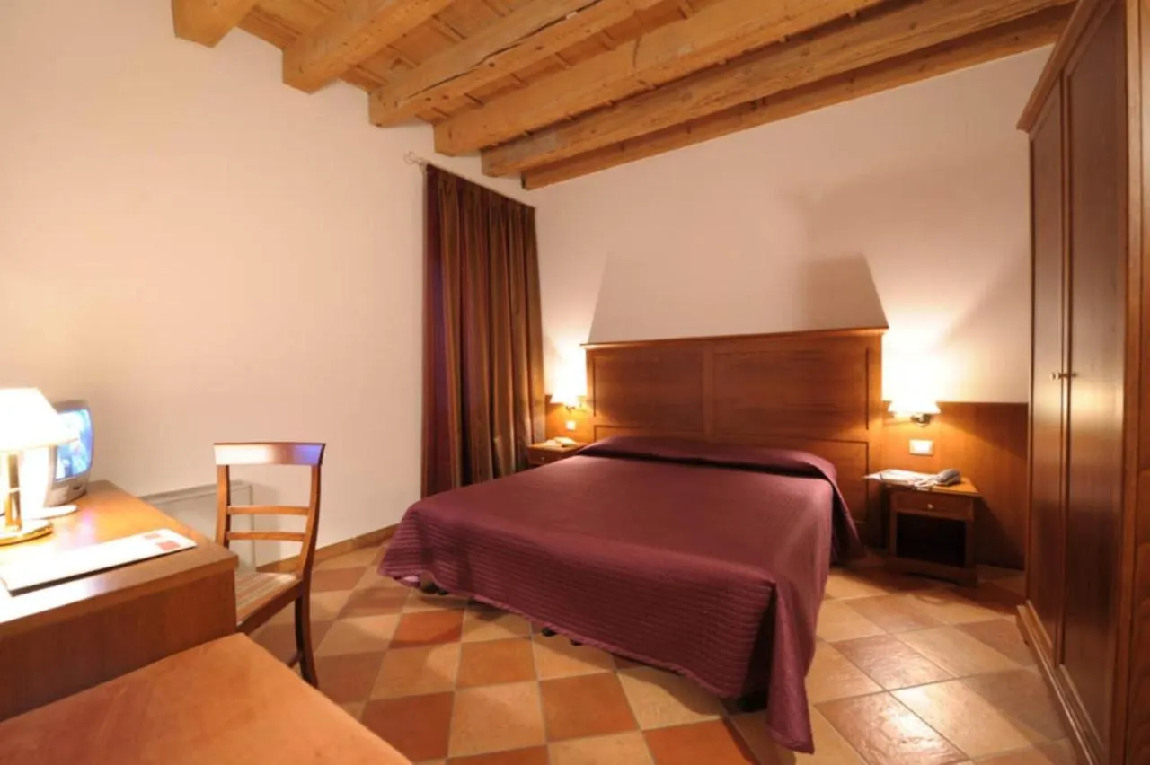 Corte Castelletto Nogarole Rocca Hotel